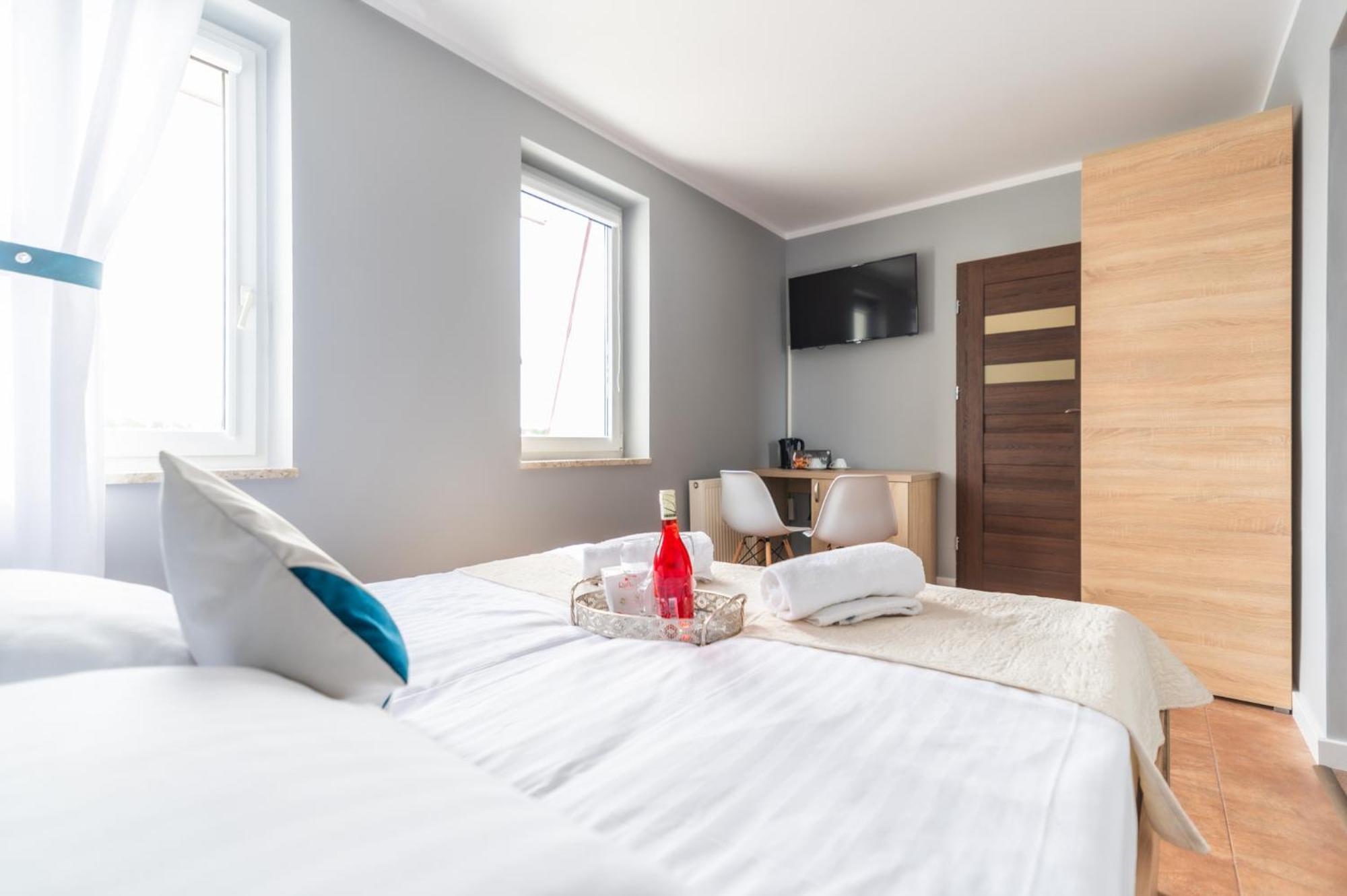 Reveliqa2 - Pokoje Goscinne I Apartamenty Поберово Екстериор снимка