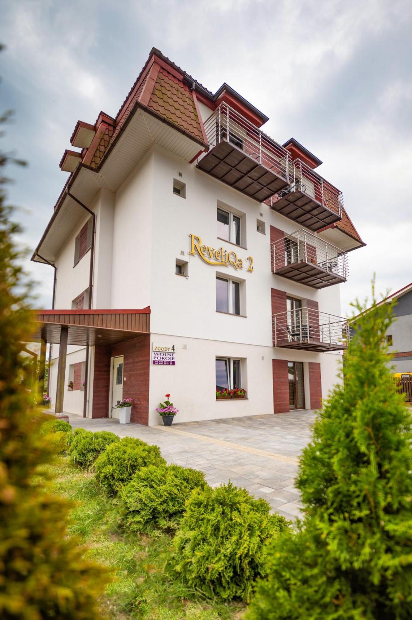 Reveliqa2 - Pokoje Goscinne I Apartamenty Поберово Екстериор снимка